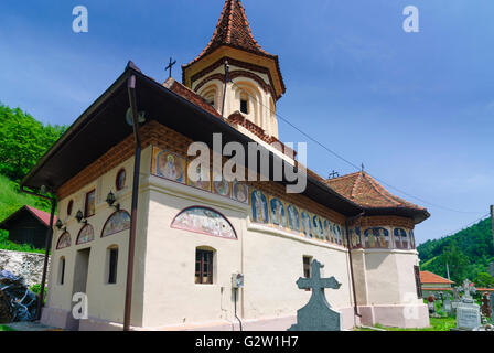 außen lackiert Kirche in Transkarpatien in Cheia, Rumänien, Siebenbürgen, Transsilvanien, Siebenbürgen (Transsilvanien), Moieciu Stockfoto