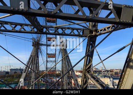 Riesenrad im Prater, schauen in Richtung DC Tower 1, Österreich, Wien, Wien Stockfoto