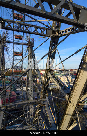 Riesenrad im Prater, schauen in Richtung DC Tower 1, Österreich, Wien, Wien Stockfoto