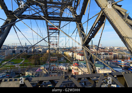 Riesenrad im Prater, schauen in Richtung DC Tower 1, Österreich, Wien, Wien Stockfoto