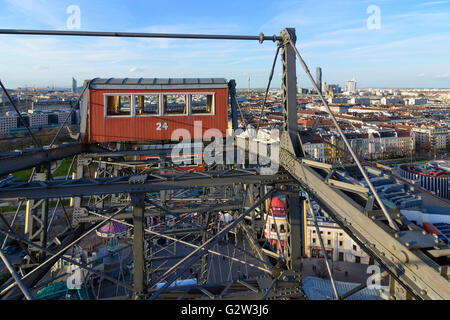 Riesenrad im Prater, schauen in Richtung DC Tower 1, Österreich, Wien, Wien Stockfoto