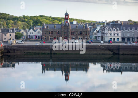 Stornoway Rathaus am frühen Morgen Reflexion Isle of Lewis Western Isles äußeren Hebriden Schottland Großbritannien Stockfoto