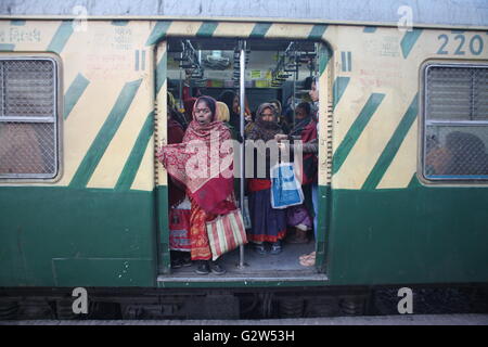 Damen-Fach von einem Nahverkehrszug in Kalkutta Stockfoto