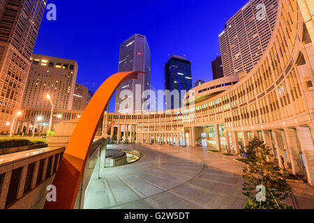 Tokyo, Japan Stadtbild unter Regierungsgebäude im Stadtteil Nishi-Shinjuku. Stockfoto