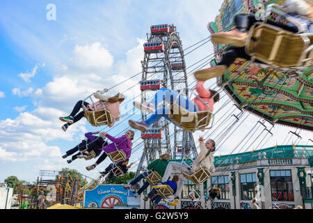 Riesenrad im Prater und Karusell, Austria, Wien, Wien Stockfoto