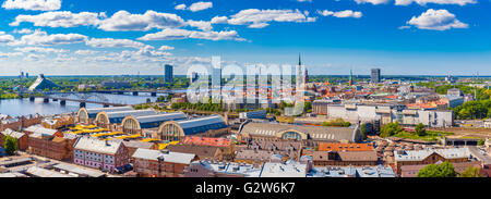 Blick vom Gebäude der Akademie der Wissenschaften, auf die Altstadt von Riga, Lettland. Stockfoto