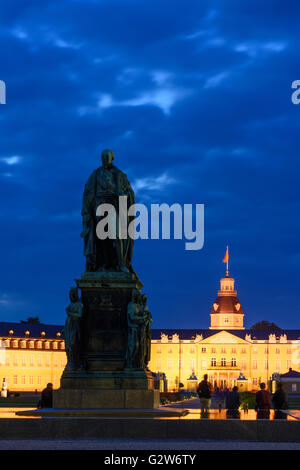 Karlsruher Schloss, Denkmal von Karl Friedrichs von Baden, Deutschland, Baden-Württemberg Kraichgau-Stromberg, Karlsruhe Stockfoto