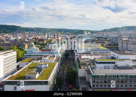 Blick vom Bahnhofsturm Stuttgart Stadtzentrum mit der Fußgängerzone Königstraße, Deutschland, Baden-Württemberg Region davor Stockfoto