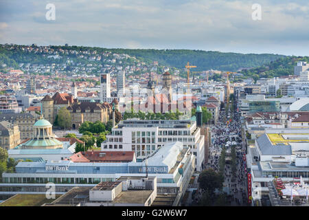 Blick vom Bahnhofsturm Stuttgart Stadtzentrum mit der Fußgängerzone Königstraße, Deutschland, Baden-Württemberg Region davor Stockfoto