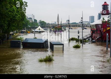 Paris, Frankreich. Stadtansichten, ungewöhnliche Wetterbedingungen, Überschwemmungen am Seineufer in der Nähe von Bercy. Stockfoto