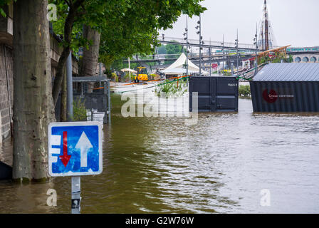Paris, Frankreich. Stadtansichten, ungewöhnliche Wetterbedingungen, Überschwemmungen am Seineufer in der Nähe von Bercy. Stockfoto
