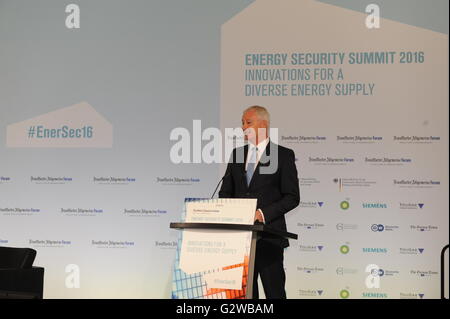 Berlin, Deutschland. 2. Juni 2016. Michael Schmidt, Vertreter von BP Europa, spricht auf der Energy Security Summit 2016 in Berlin, Deutschland, 2. Juni 2016. © Yan Feng/Xinhua/Alamy Live-Nachrichten Stockfoto