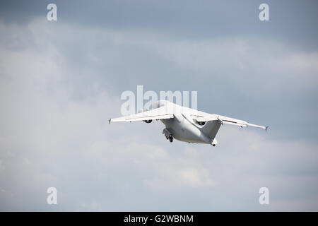 Berlin, Deutschland, 2. Juni 2016: Antonov präsentiert neueste Flugzeug 178 in Berlin Air Show 2016. Bildnachweis: Jake Ratz/Alamy Live-Nachrichten Stockfoto