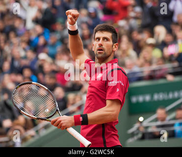 Paris, Frankreich, 3. Juni 2016, Tennis, Roland Garros, Halbfinale Männer, Novak Djokovic (SRB) Celebates seinem Sieg über Dominic Thiem (AUT) Foto: Henk Koster/tennisimages.cominic Stockfoto