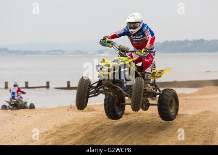 Bournemouth, UK 3. Juni 2016. BXUK Meisterschaft Racing - Quad bikes Rennen rund um den Kurs in Bournemouth Beach am ersten Tag des Bournemouth Räder Festival: Carolyn Jenkins/Alamy Live News Stockfoto