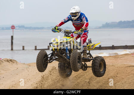 Bournemouth, UK 3. Juni 2016. BXUK Meisterschaft Racing - Quad bikes Rennen rund um den Kurs in Bournemouth Beach am ersten Tag des Bournemouth Räder Festival: Carolyn Jenkins/Alamy Live News Stockfoto