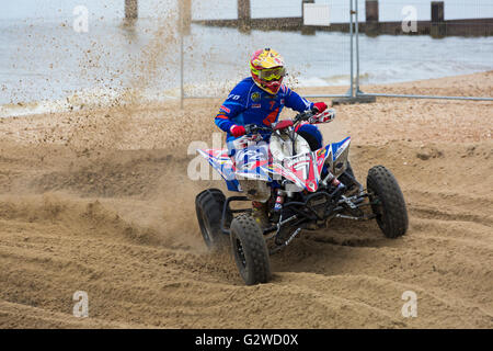 Bournemouth, UK 3. Juni 2016. BXUK Meisterschaft Racing - Quad bikes Rennen rund um den Kurs in Bournemouth Beach am ersten Tag des Bournemouth Räder Festival: Carolyn Jenkins/Alamy Live News Stockfoto