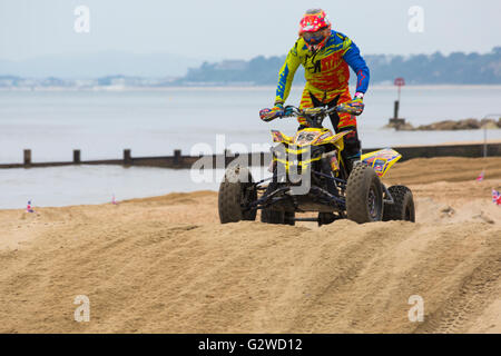 Bournemouth, UK 3. Juni 2016. BXUK Meisterschaft Racing - Quad bikes Rennen rund um den Kurs in Bournemouth Beach am ersten Tag des Bournemouth Räder Festival: Carolyn Jenkins/Alamy Live News Stockfoto