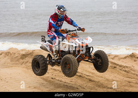 Bournemouth, UK 3. Juni 2016. BXUK Meisterschaft Racing - Quad bikes Rennen rund um den Kurs in Bournemouth Beach am ersten Tag des Bournemouth Räder Festival: Carolyn Jenkins/Alamy Live News Stockfoto