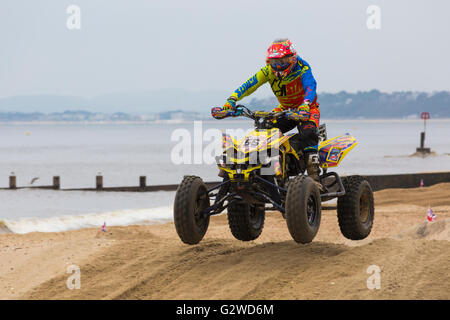 Bournemouth, UK 3. Juni 2016. BXUK Meisterschaft Racing - Quad bikes Rennen rund um den Kurs in Bournemouth Beach am ersten Tag des Bournemouth Räder Festival: Carolyn Jenkins/Alamy Live News Stockfoto