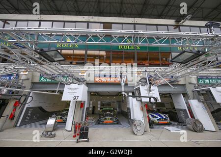Le Mans, Frankreich. 3. Juni 2016. WEC-Motorsport, üben Sitzungen. #98 ASTON MARTIN RACING (GBR) ASTON MARTIN V8 VANTAGE GTE AM PAUL DALLA LANA (können), PEDRO LAMY (PRT) MATHIAS LAUDA (AUT) Kredit: Action Plus Sport Bilder/Alamy Live News Stockfoto