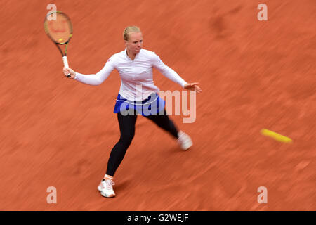 Paris, Frankreich. 4. Juni 2016. Roland Garros, Paris, France, French Open Tennis Championships, 13. Tag. Kiki Bertens (NED) wie sie das Halbfinale zu Serena Williams Krediten verliert: Action Plus Sport Bilder/Alamy Live News Stockfoto