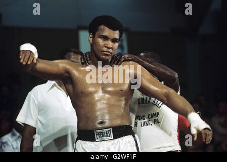 Muhammad Ali ist während seiner Ausbildung vor dem Kampf gegen Richard Dunn in der Olympiahalle in München am 25. Mai 1976 abgebildet. | weltweite Nutzung Stockfoto