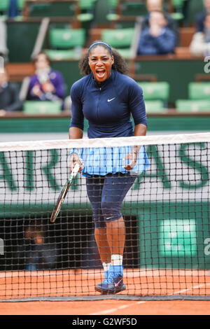 Paris, Frankreich. 3. Juni 2016. Serena Williams (USA) Tennis: Serena Williams aus den USA reagiert während der Frauen Singles Halbfinale der French Open Tennisturnier gegen Kiki Bertens der Niederlande in Roland Garros in Paris, Frankreich. Bildnachweis: AFLO/Alamy Live-Nachrichten Stockfoto