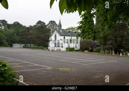 Deepcut Kasernen, die Garnison Kirche St. Barbara's vor der Princess Royal Barracks, Heimat der Königlichen Logistik Corp. gelegen Stockfoto