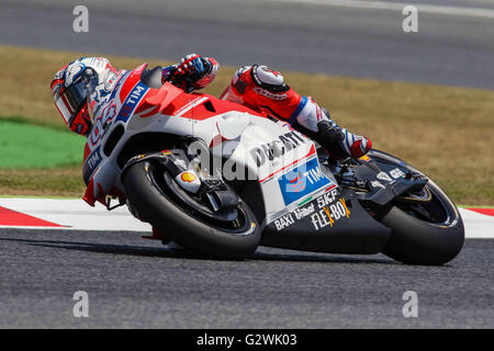 MONTMELO, Spanien - Juni 04: Andrea Dovizioso aus Italien und Ducati Team fährt Rad im Zeittraining für die MotoGP von Katalonien am Circuit de Barcelona am 3. Juni 2016 in Montmelo, Spanien Kredit: Marco Iorio/Alamy Live-Nachrichten Stockfoto