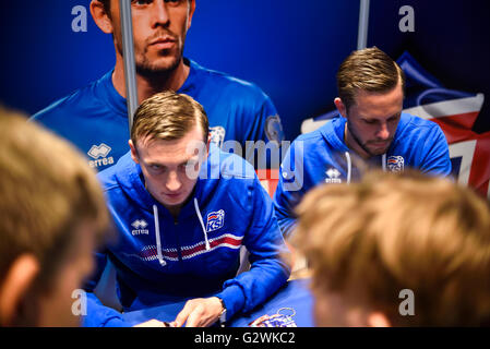 Island UEFA Fußball Team Unterzeichnung Stockfoto