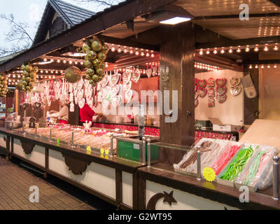 Ein Stall, Verkauf von Süßigkeiten auf dem Weihnachtsmarkt in Broadmead Einkaufszentrums in Bristol, England Stockfoto