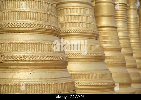 Reihenfolge der vergoldeten Stupas von Shwe Indein Pagode, Indein, Inle-See, Myanmar Stockfoto