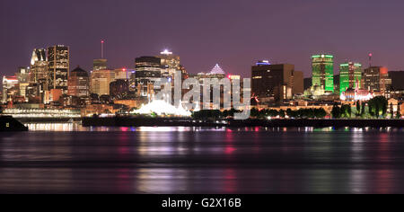 Montreal und St.-Lorenz-Strom in der Nacht, Kanada Stockfoto