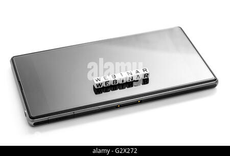 Wort-Webinar aus Brief Cubes auf Smartphone, Ansicht von oben Stockfoto