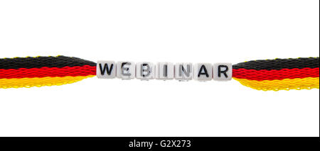 Wort-Webinar aus Brief Cubes auf deutsche Flagge, isoliert Stockfoto