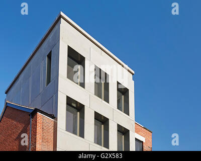 Fassade Detail Bridewell Gasse. Cavendish House, Norwich, Vereinigtes Königreich. Architekt: Hudson Architekten, 2015. Stockfoto