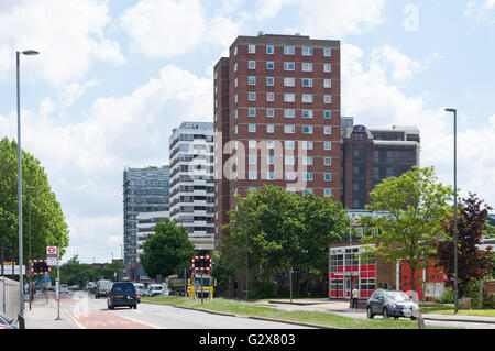 Sunbury Cross Einkaufszentrum, Staines Road West, Sunbury-on-Thames, Surrey, England, Vereinigtes Königreich Stockfoto