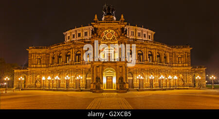 Semperoper, Theaterplatz, nachts, Dresden, Sachsen, Deutschland Stockfoto