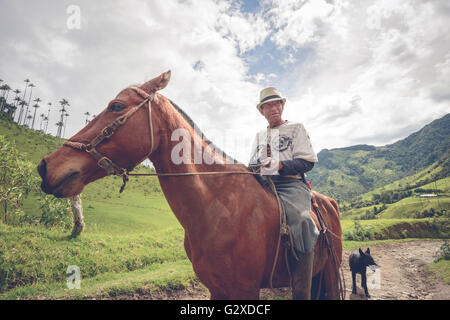 Bauern im Cocora-Tal in der Nähe von Salento, Kolumbien Stockfoto