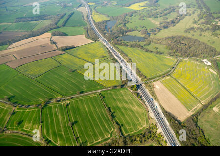 Luftaufnahme des Verkehrs auf der Autobahn M1 in Derbyshire Stockfoto