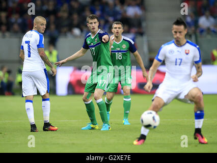 Northern Ireland Patrick McNair während internationale Freundschaftsspiele match bei Antona Malatinskeho Stadion, Trnava, Slowakei. PRESSEVERBAND Foto. Bild Datum: Samstag, 4. Juni 2016. Finden Sie unter PA Geschichte Fußball Slowakei. Bildnachweis sollte lauten: Jonathan Brady/PA Wire. Einschränkungen: Nur zur redaktionellen Verwendung, nicht für kommerzielle Zwecke ohne vorherige Genehmigung kontaktieren Sie PA Bilder für weitere Informationen: Tel: + 44 (0) 115 8447447. Stockfoto