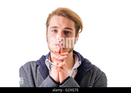 Bedürftigen, verzweifelter junger Mann Schriftsatz mit Händen trat als ob Kamera, isoliert zu beten Stockfoto