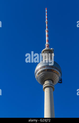 Der Fernsehturm oder Fernsehturm, Alexanderplatz, das höchste Bauwerk in Deutschland, Berlin, Deutschland Stockfoto