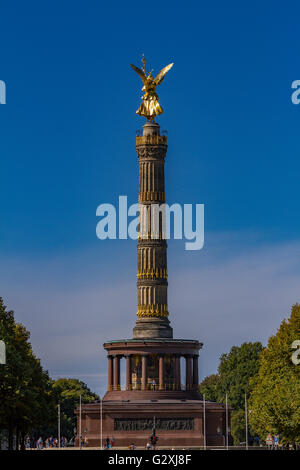 Die Siegessäule Siegessäule, ein berühmtes Denkmal von Heinrich Strack, im öffentlichen Park Tiergarten im Berliner Bezirk Mitte. Stockfoto