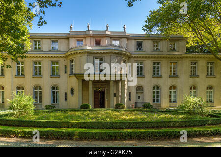 Die Wannsee-Villa, der Ort der Wannsee-Konferenz, an der die Nazis am 20. Januar 1942 die Endlösung planten, in Wannsee, Berlin Stockfoto