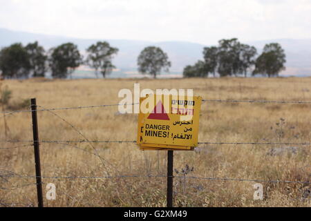 Minenfeld Warnzeichen auf den Golanhöhen, Israel. Stockfoto