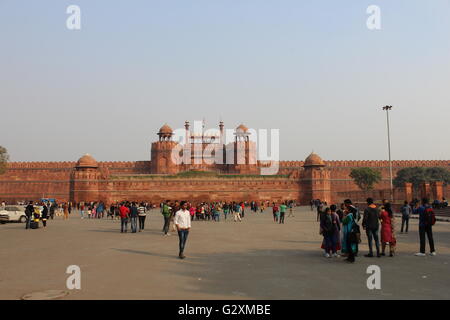 Das Rote Fort - die Residenz des Mughal Kaisers für fast 200 Jahre, bis 1857. Es befindet sich im Zentrum von Delhi. Stockfoto