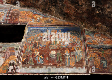 Wunderschöne byzantinische Fresken an den Außenwänden der Hauptkirche (ein "Cavechurch") von Sumela Kloster, Trabzon Stockfoto