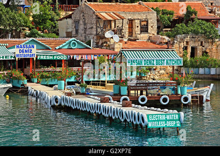 Den malerischen kleinen Hafen Kalekoy (Antike Simena), Kekova, Lykien, Provinz Antalya, Türkei. Stockfoto